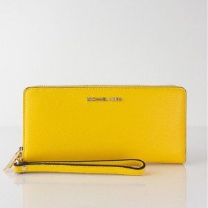 Michael Kors Jet Set Travel Large Continental Wallet - Butter